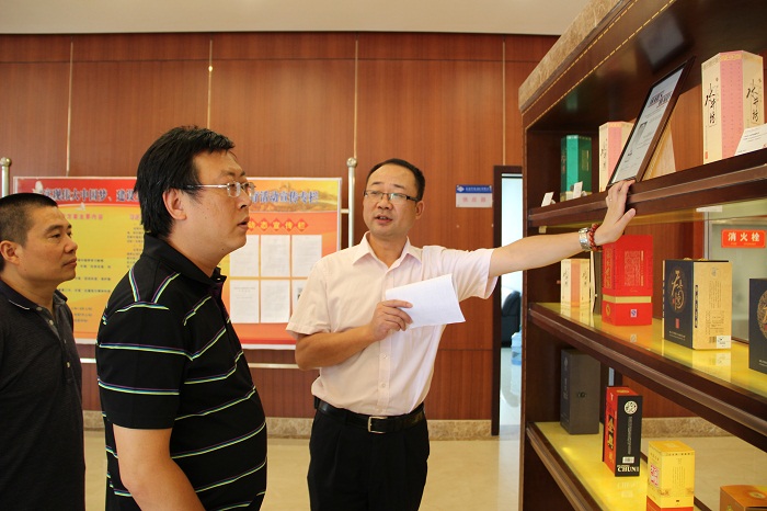 我们“在”努力，我们“再”努力